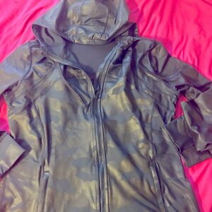 Black jacket, size 3x. Fits like xl. Camo print in black. NWOT. Never worn